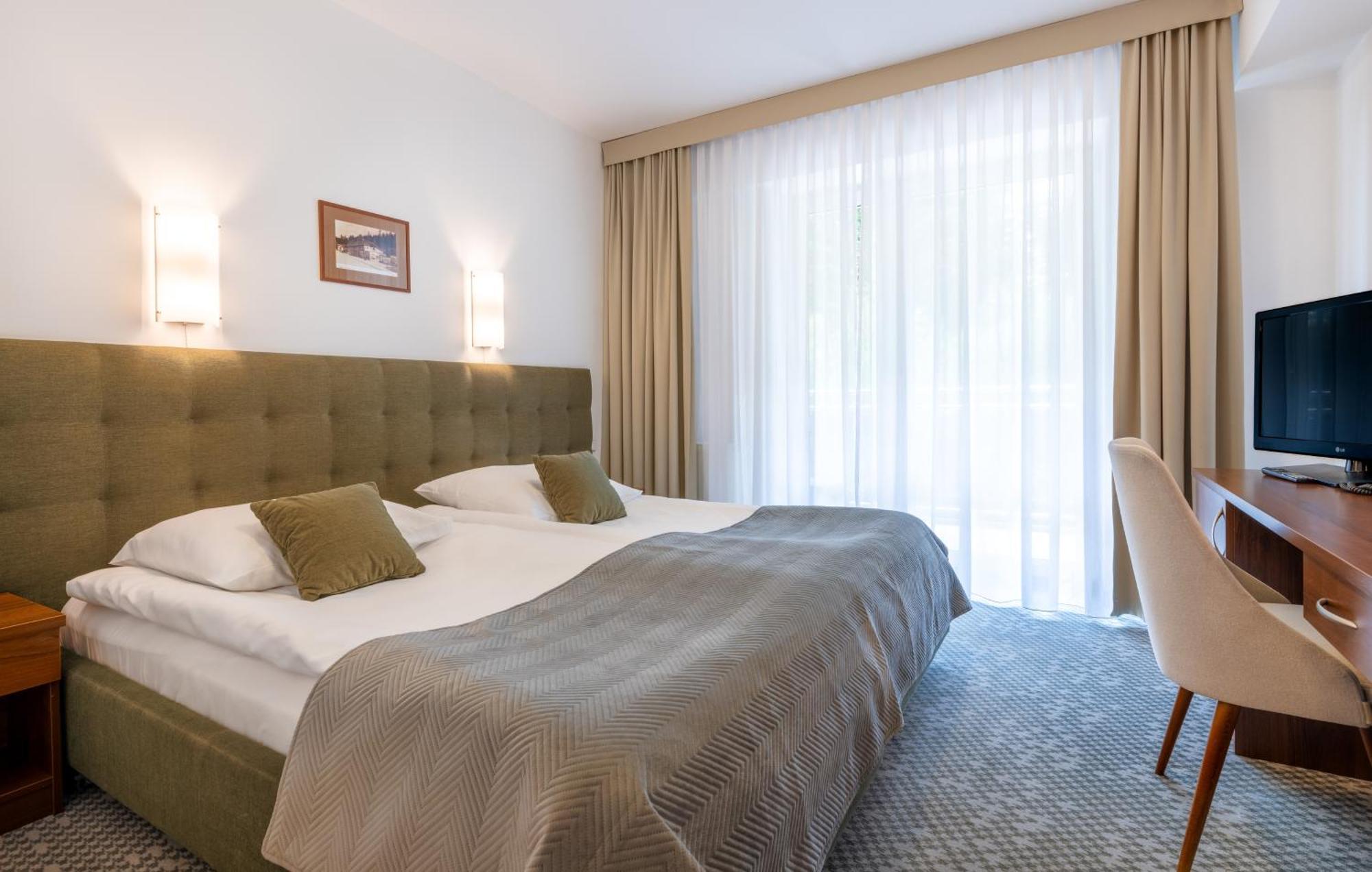 Hotel Conference & 4*
