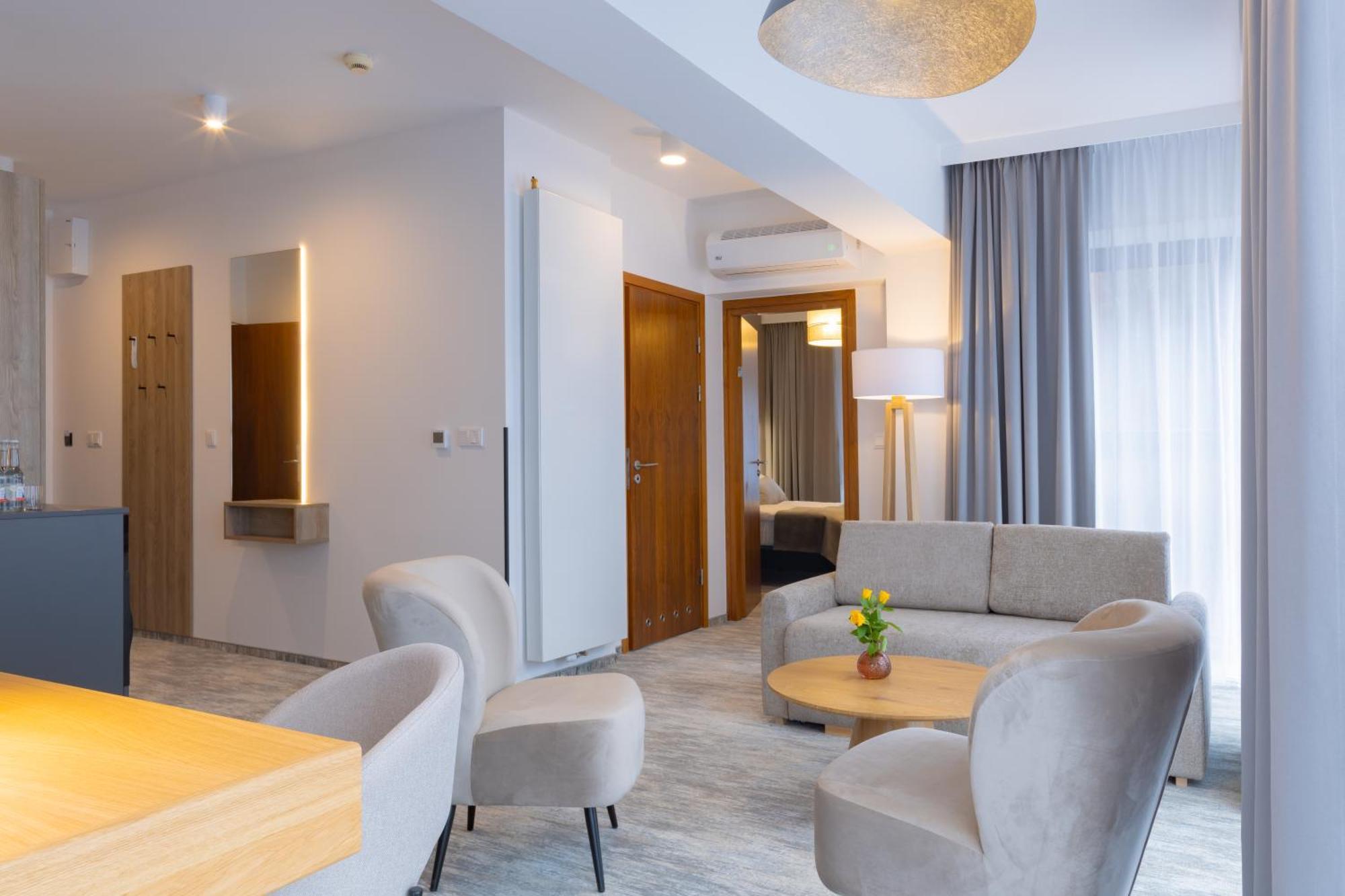 Hotel Conference & 4*