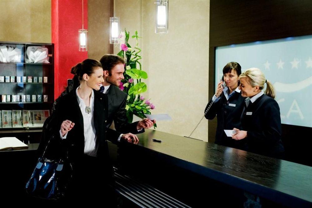 Hotel Conference & 4*